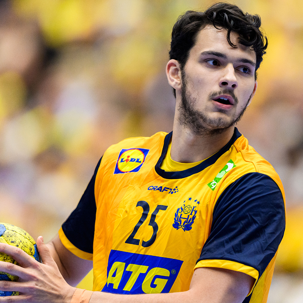 25 Nikola Roganovic