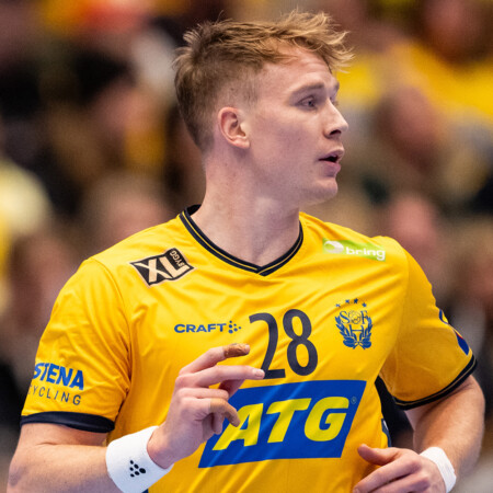 28 Jonathan Edvardsson