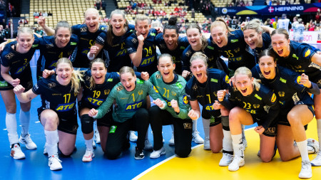 Försvarsstarkt Sverige avancerar till VM-semifinal