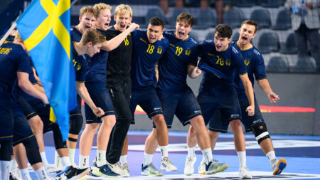 Dubbla U19-trupper under intensiv sommar