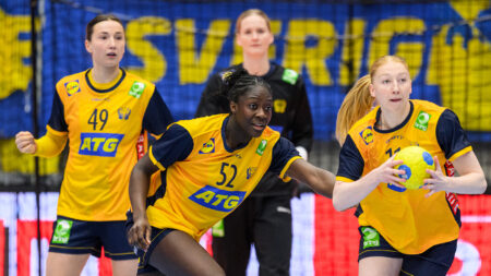 Tre debutanter när damerna inleder nya säsongen